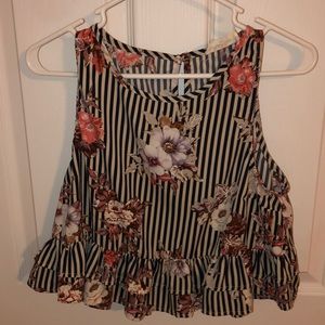 Flower and stripe boutique top !